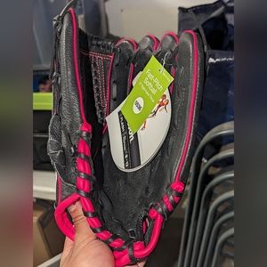 Fast pitch softball glove